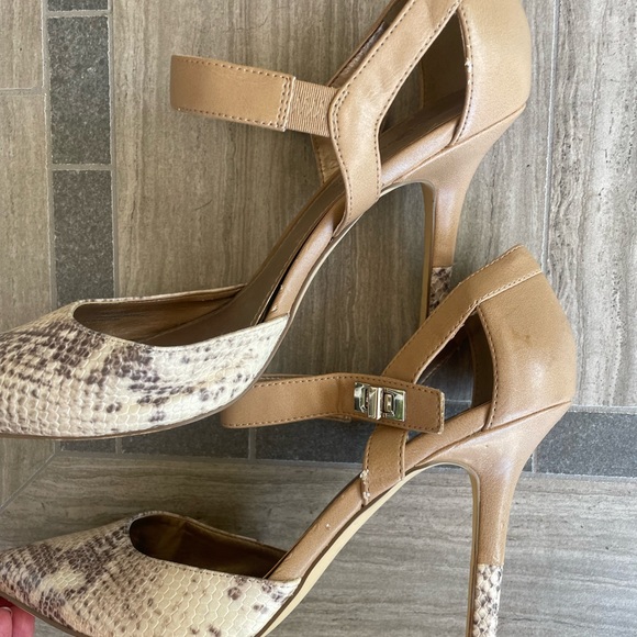 BCBGeneration Strappy Sexy Snakeskin like heels - Picture 3 of 6